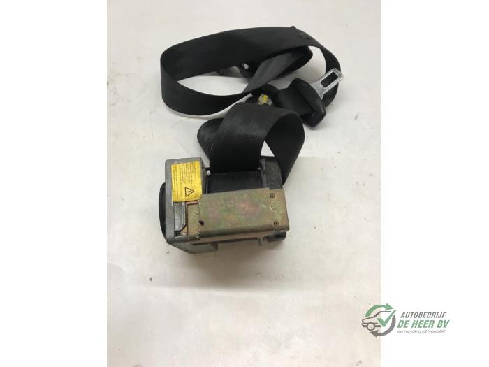 Front seatbelt, right from a Skoda Fabia (6Y2) 1.4i 2002