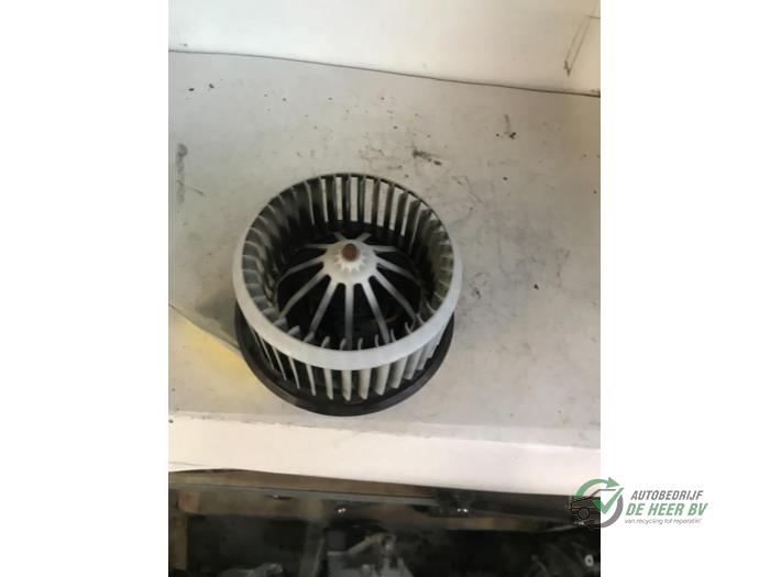 Heating and ventilation fan motor from a Alfa Romeo 159 Sportwagon (939BX) 2.4 JTDm 20V 2007