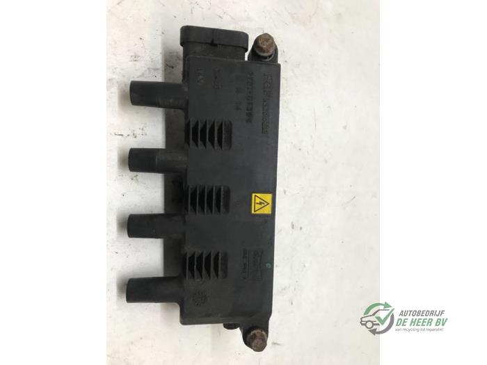 Ignition coil from a Fiat Punto II (188) 1.4 16V 2006