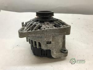 Dynamo van een Renault Clio II (BB/CB) 1.2 16V 2002