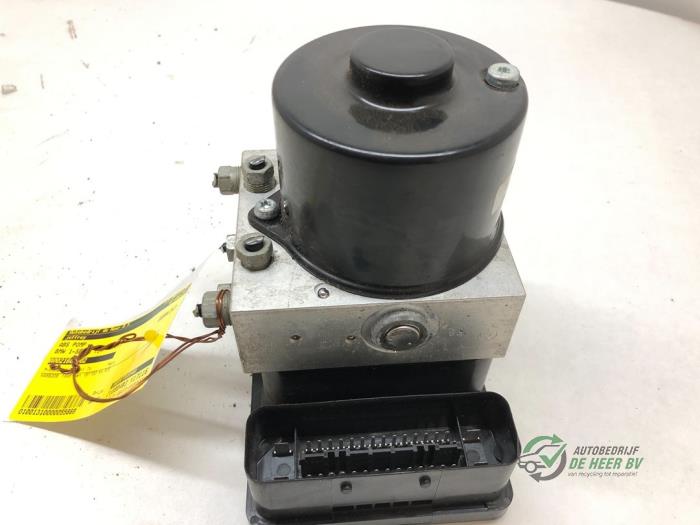 Usagé Bloc ABS BMW 1 serie (E87/87N) 118i 16V Prix € 90,00 Règlement à la marge proposé par Autobedrijf de Heer B.V.