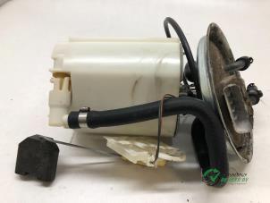 Usados Bomba eléctrica de combustible Opel Corsa B (73/78/79) 1.0i 12V Precio € 35,00 Norma de margen ofrecido por Autobedrijf de Heer B.V.