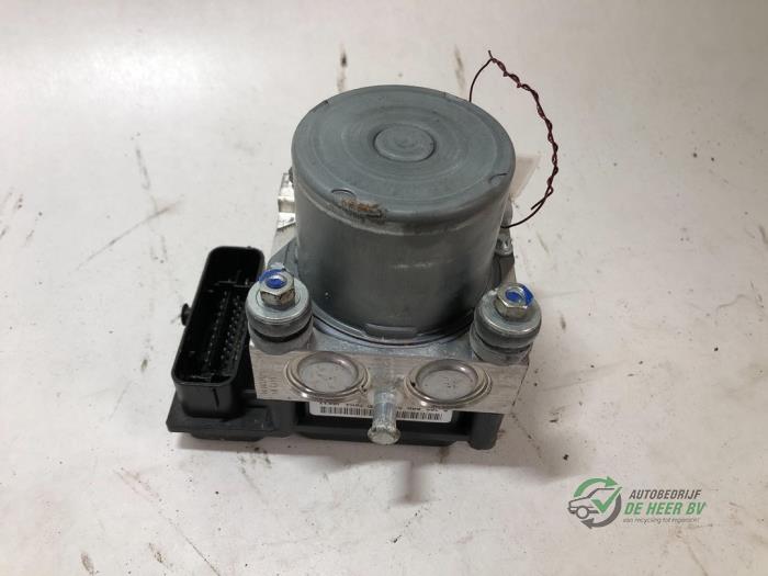 Usagé Bloc ABS Peugeot 308 (4A/C) 1.6 VTI 16V Prix € 150,00 Règlement à la marge proposé par Autobedrijf de Heer B.V.