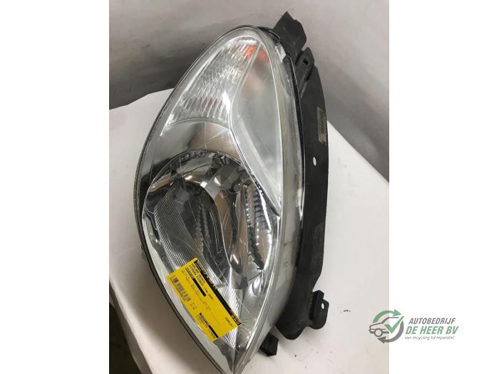 Używane Reflektor prawy Citroen Xsara Picasso (CH) 1.8 16V Cena € 50,00 Procedura marży oferowane przez Autobedrijf de Heer B.V.