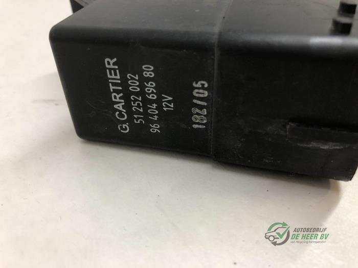 Glow plug relay from a Citroën C4 Berline (LC) 1.6 HDi 16V 2005