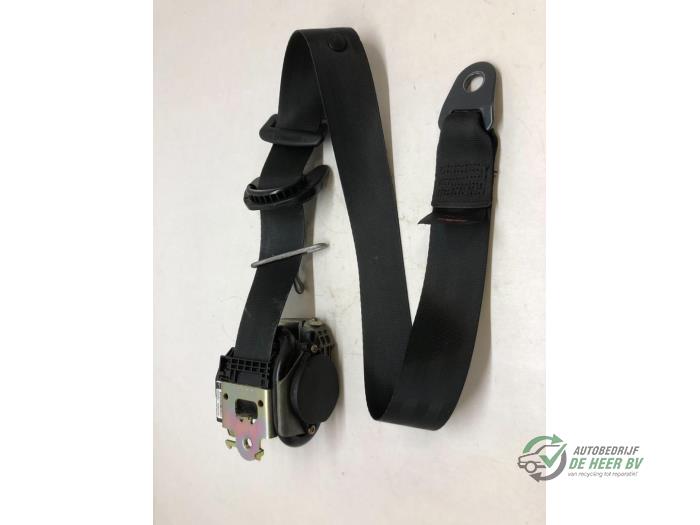Front seatbelt, right from a Citroën C4 Berline (LC) 1.6 HDi 16V 2005
