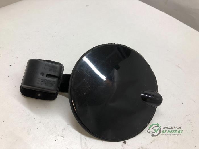 Tank cap cover from a Opel Corsa C (F08/68) 1.2 16V Twin Port 2004