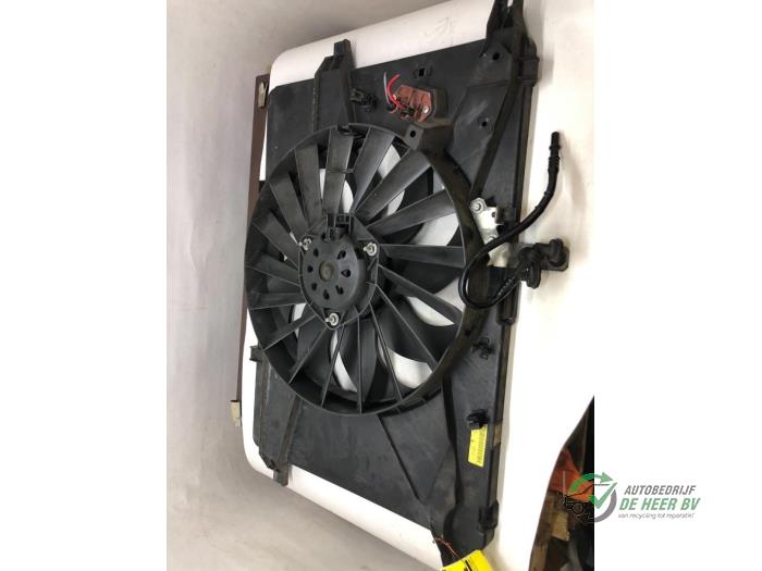 Cooling fans from a Alfa Romeo 159 (939AX) 1.9 JTS 16V 2006