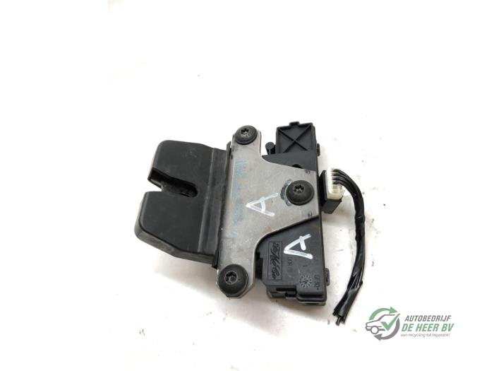 Tailgate lock mechanism from a Ford Focus 2 Wagon 1.6 16V 2006