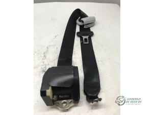 Used Rear seatbelt, left Volkswagen New Beetle (9C1/9G1) 2.0 Price € 25,00 Margin scheme offered by Autobedrijf de Heer B.V.