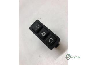 Used Air conditioning switch BMW 3 serie Compact (E36/5) 316i Price € 15,00 Margin scheme offered by Autobedrijf de Heer B.V.