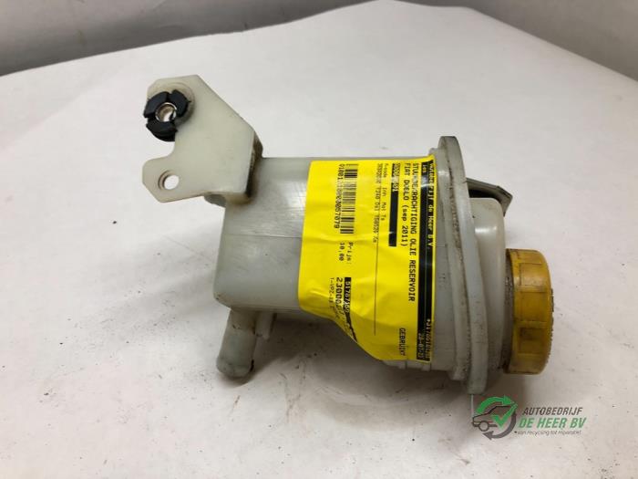 Begagnade Styrservotank Fiat Doblo Cargo (263) 1.3 MJ 16V DPF Euro 5 Pris € 10,00 Marginaltabell erbjuds av Autobedrijf de Heer B.V.