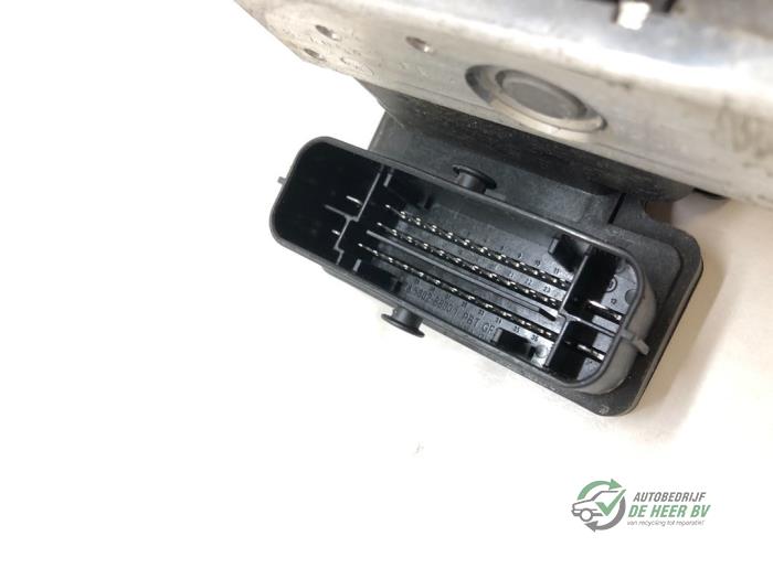 ABS Pumpe van een Fiat Doblo Cargo (263) 1.3 MJ 16V DPF Euro 5 2011