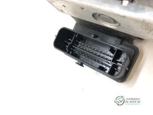 ABS Pumpe van een Fiat Doblo Cargo (263) 1.3 MJ 16V DPF Euro 5 2011