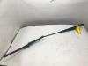 Front wiper arm from a Renault Twingo II (CN) 1.2 16V 2012