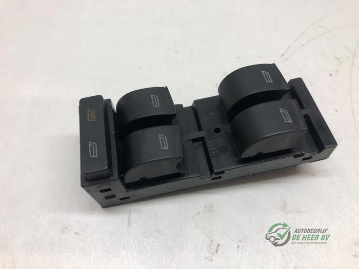 Usados Interruptor de ventanilla eléctrica Audi A3 (8L1) 1.6 Precio € 25,00 Norma de margen ofrecido por Autobedrijf de Heer B.V.