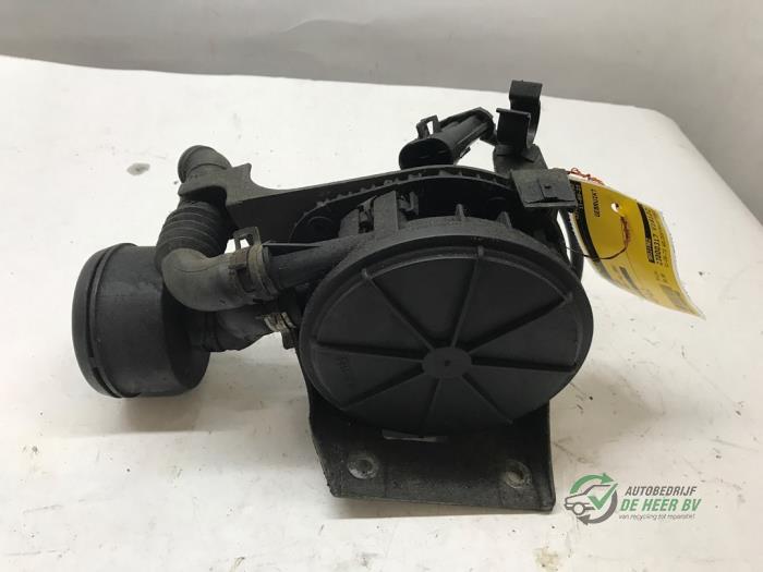 Gebrauchte Pullairpumpe Opel Corsa B (73/78/79) 1.4 Joy,Sport,GLS 16V Ecotec Preis € 30,00 Margenregelung angeboten von Autobedrijf de Heer B.V.