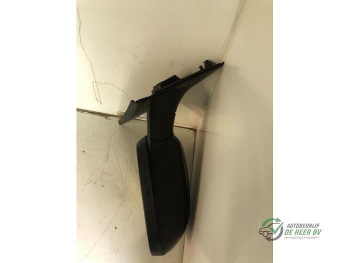 Wing mirror, left from a Opel Corsa C (F08/68) 1.4 16V Twin Port 2004