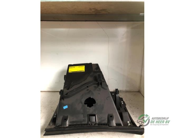 Begagnade Handskfack Peugeot 208 I (CA/CC/CK/CL) 1.4 HDi Pris € 35,00 Marginaltabell erbjuds av Autobedrijf de Heer B.V.