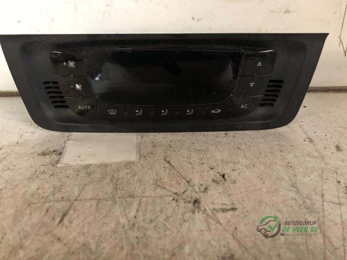 Używane Panel climatronic Seat Ibiza IV (6J5) 1.2 TDI Ecomotive Cena € 50,00 Procedura marży oferowane przez Autobedrijf de Heer B.V.
