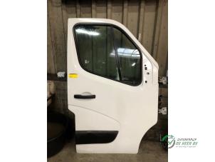 Begagnade Framdörr, 4-dörrars, höger Renault Master III (EV/HV/UV/VA/VB/VD/VF/VG/VJ) 2.3 dCi 135 16V FWD Pris € 550,00 Marginaltabell erbjuds av Autobedrijf de Heer B.V.