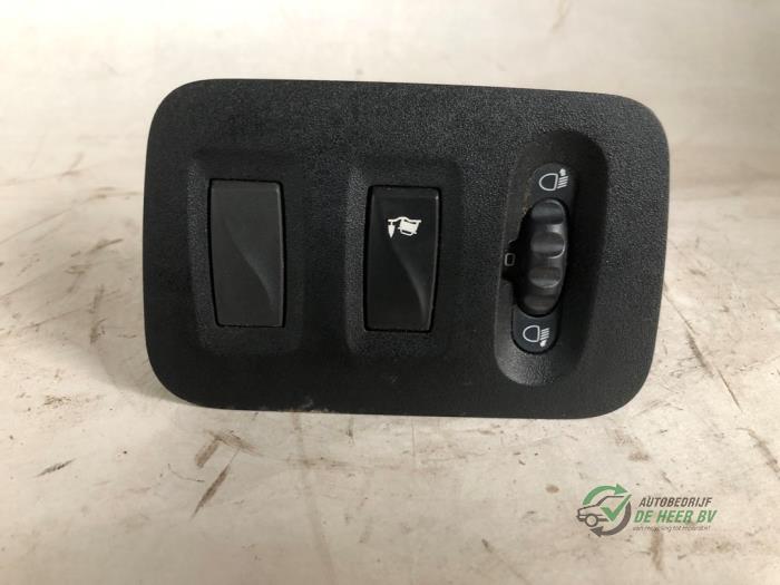 Używane Przelacznik reflektora LHV Renault Master III (EV/HV/UV/VA/VB/VD/VF/VG/VJ) 2.3 dCi 135 16V FWD Cena € 15,00 Procedura marży oferowane przez Autobedrijf de Heer B.V.