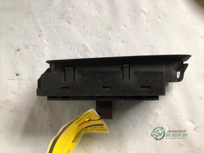 Usados Interruptor combinado de ventanillas Volkswagen Golf VII (AUA) 1.4 GTE 16V Precio € 30,00 Norma de margen ofrecido por Autobedrijf de Heer B.V.