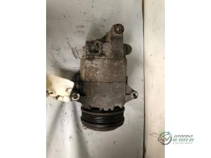 Usados Bomba de aire acondicionado Opel Astra H SW (L35) 1.6 16V Twinport Precio € 45,00 Norma de margen ofrecido por Autobedrijf de Heer B.V.