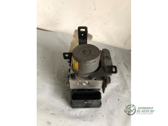 Begagnade ABS-pump Kia Picanto (TA) 1.0 12V Pris € 50,00 Marginaltabell erbjuds av Autobedrijf de Heer B.V.
