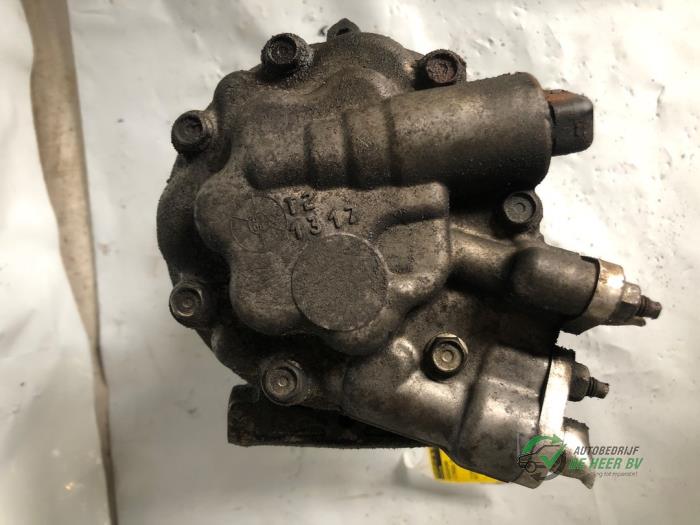 Usagé Compresseur de clim Citroen C5 II Break (RE) 2.0 16V Prix € 50,00 Règlement à la marge proposé par Autobedrijf de Heer B.V.