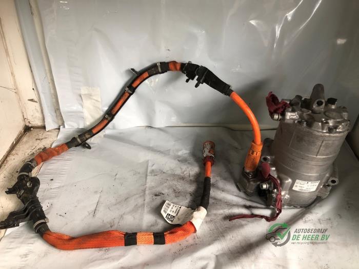 Usagé Pompe clim Mercedes A Limousine (177.1) 1.3 A-250 e Turbo 16V Prix € 350,00 Règlement à la marge proposé par Autobedrijf de Heer B.V.