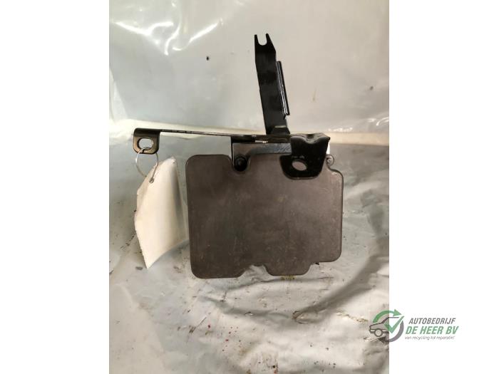 Usagé Bloc ABS Mercedes A Limousine (177.1) 1.3 A-250 e Turbo 16V Prix € 175,00 Règlement à la marge proposé par Autobedrijf de Heer B.V.
