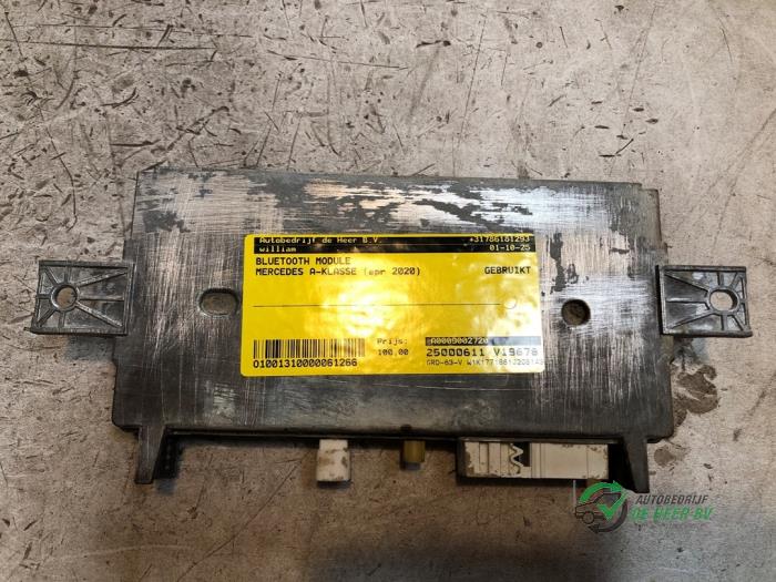 Begagnade Bluetooth-modul Mercedes A Limousine (177.1) 1.3 A-250 e Turbo 16V Pris € 100,00 Marginaltabell erbjuds av Autobedrijf de Heer B.V.