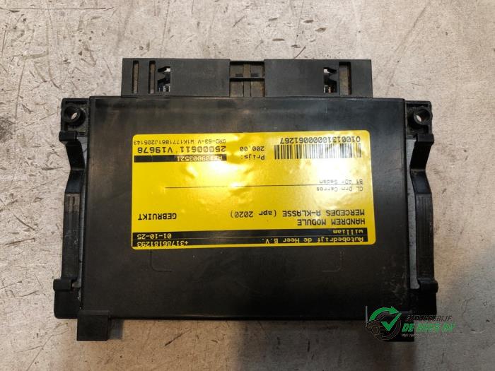 Usagé Module frein à main Mercedes A Limousine (177.1) 1.3 A-250 e Turbo 16V Prix € 200,00 Règlement à la marge proposé par Autobedrijf de Heer B.V.