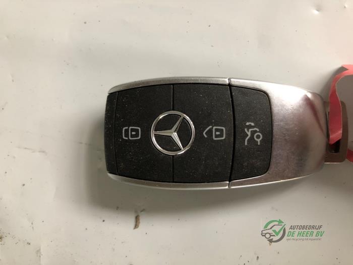 Ignition lock + computer from a Mercedes-Benz A Limousine (177.1) 1.3 A-250 e Turbo 16V 2020