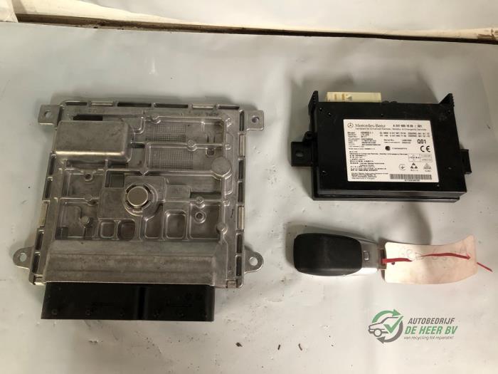 Ignition lock + computer Mercedes A Limousine (177.1), 2018 / 2026 1.3 A-250 e Turbo 16V, Saloon, 4-dr, Electric Petrol, 1.332cc, 160kW (218pk), FWD, M282914, 2019-08 / 2026-12, 177.186 (Used)