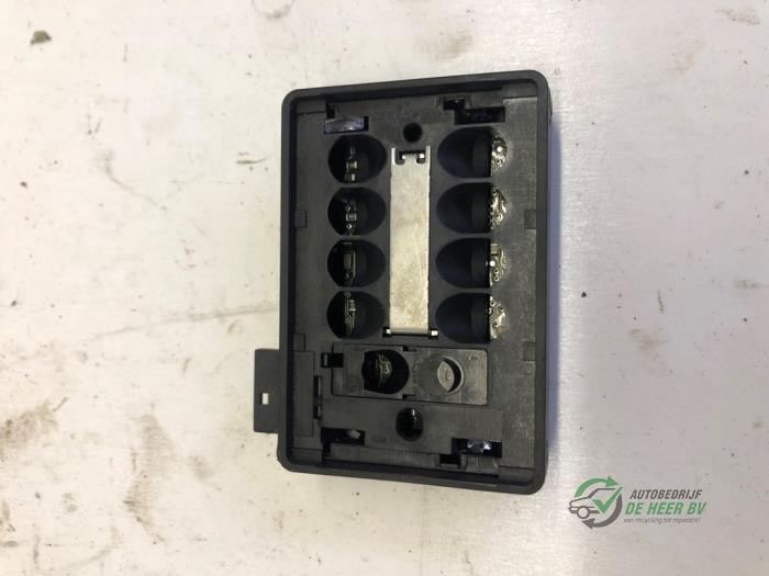 Begagnade Regnsensor BMW 5 serie (E60) 525i 24V Pris € 30,00 Marginaltabell erbjuds av Autobedrijf de Heer B.V.