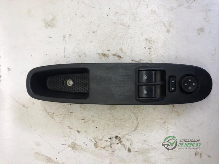 Usados Interruptor combinado de ventanillas Fiat Punto Evo (199) 1.3 JTD Multijet 85 16V Euro 5 Precio € 20,00 Norma de margen ofrecido por Autobedrijf de Heer B.V.