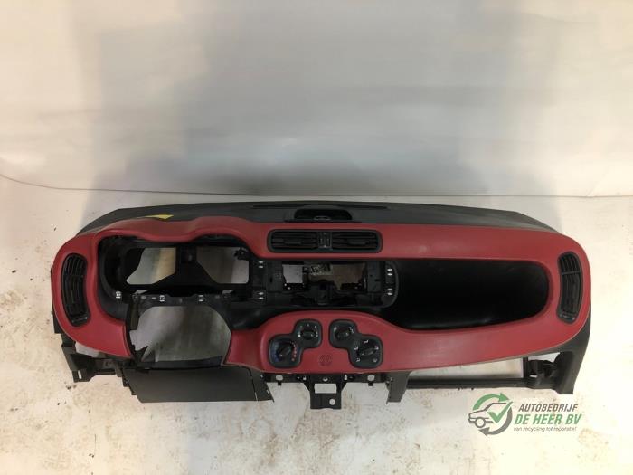 Używane Panel Fiat Panda (312) 0.9 TwinAir 65 Cena € 250,00 Procedura marży oferowane przez Autobedrijf de Heer B.V.