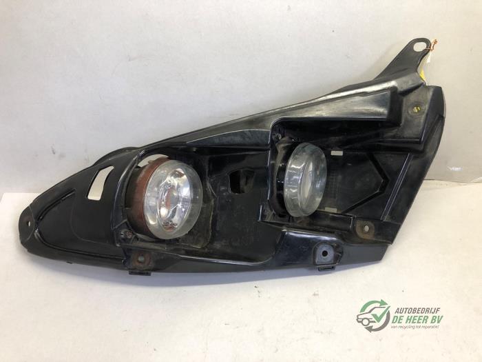 Używane Reflektor prawy Smart Roadster (452.4) 0.7 Turbo Cena € 170,00 Procedura marży oferowane przez Autobedrijf de Heer B.V.