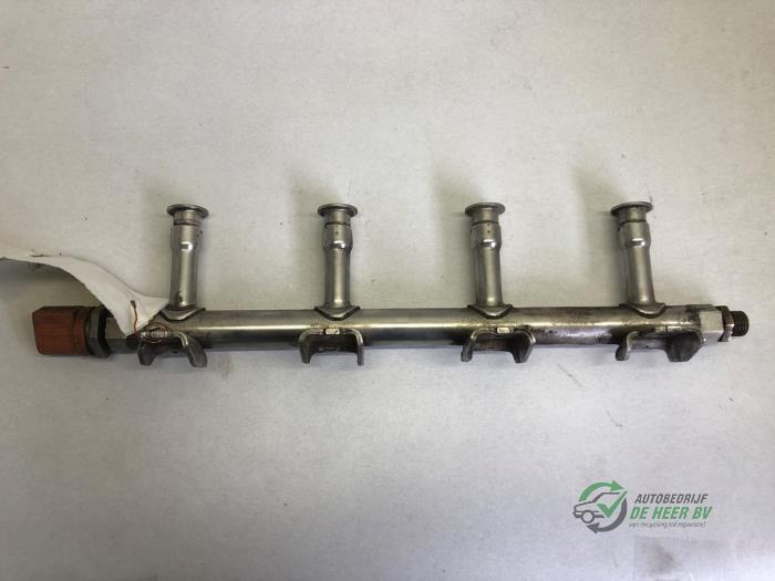 Usagé Système d'injection Skoda Octavia Combi (1Z5) 1.2 TSI Prix € 30,00 Règlement à la marge proposé par Autobedrijf de Heer B.V.