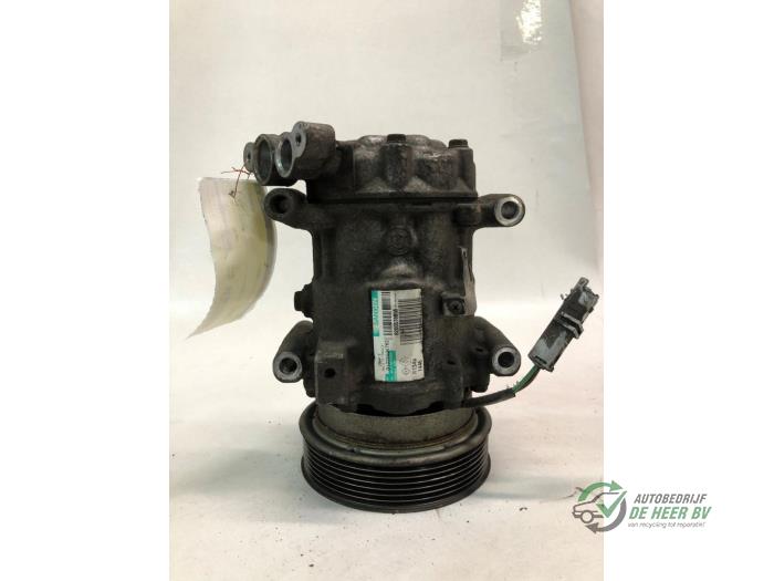 Usagé Pompe clim Renault Clio III (BR/CR) 1.2 16V 75 Prix € 50,00 Règlement à la marge proposé par Autobedrijf de Heer B.V.