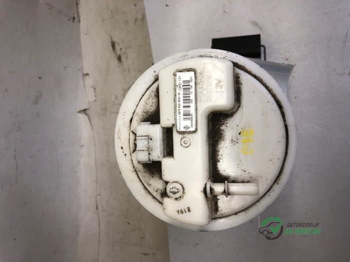 Usagé Pompe à carburant Renault Twingo II (CN) 1.2 16V Prix € 35,00 Règlement à la marge proposé par Autobedrijf de Heer B.V.