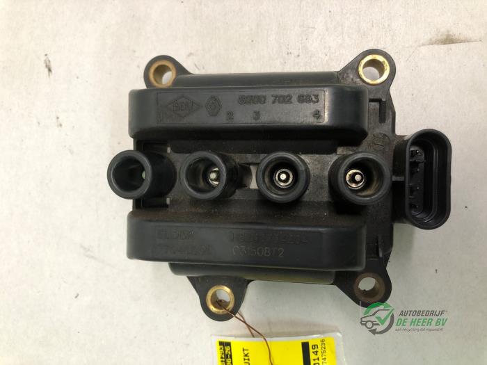 Usagé Bobine Renault Twingo II (CN) 1.2 16V Prix € 25,00 Règlement à la marge proposé par Autobedrijf de Heer B.V.