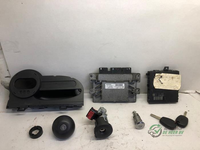Used Ignition lock + computer Renault Twingo II (CN) 1.2 16V Price € 125,00 Margin scheme offered by Autobedrijf de Heer B.V.