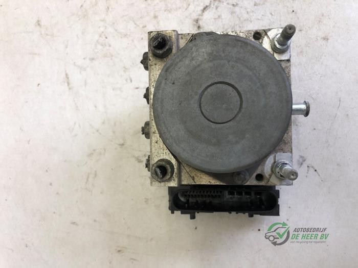 Gebrauchte ABS Pumpe Opel Corsa D 1.2 16V Preis € 125,00 Margenregelung angeboten von Autobedrijf de Heer B.V.