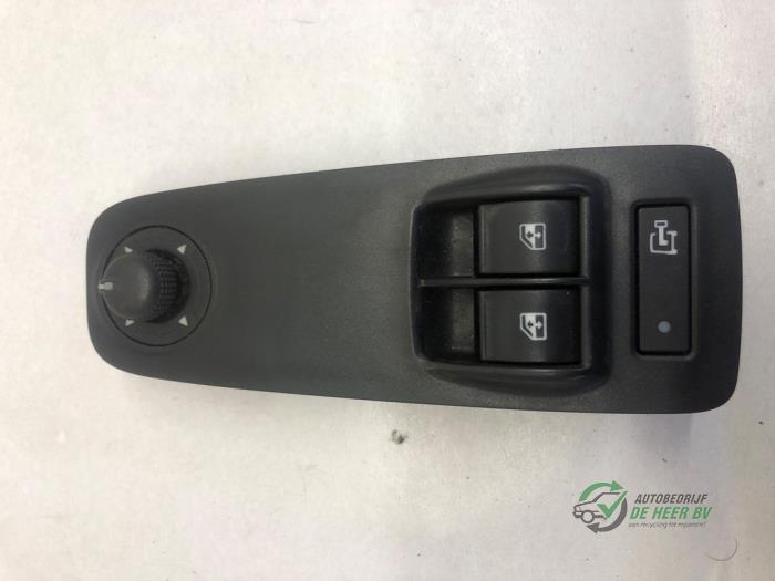 Usados Interruptor combinado de ventanillas Citroen Jumper (U9) 2.2 HDi 130 Precio € 45,00 Norma de margen ofrecido por Autobedrijf de Heer B.V.