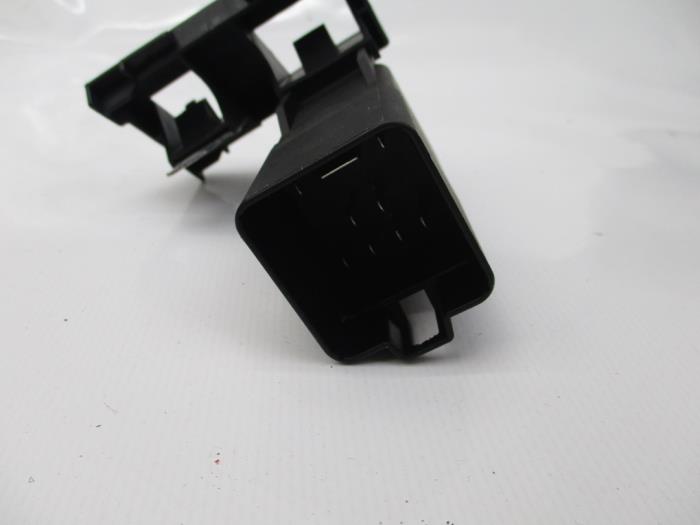 Glow plug relay Volkswagen Caddy 038907281D