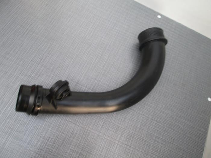 Gebrauchte Turbo Rohr Volkswagen Transporter Preis € 30,25 Mit Mehrwertsteuer angeboten von Autohandel P. Caron & Zoon B.V.