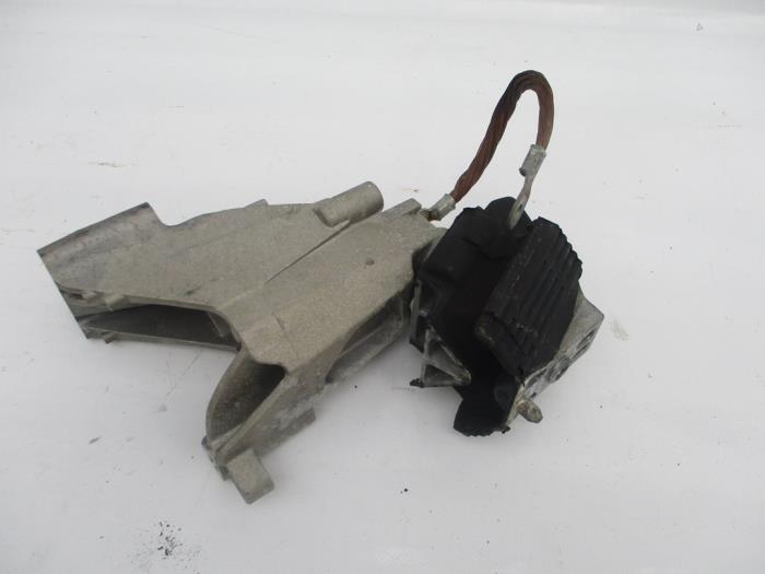 Used Engine mount Volkswagen Crafter Price € 48,40 Inclusive VAT offered by Autohandel P. Caron & Zoon B.V.